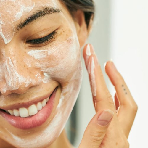 8 Best Natural Exfoliants for Glowing Skin You Should Know in 2025
