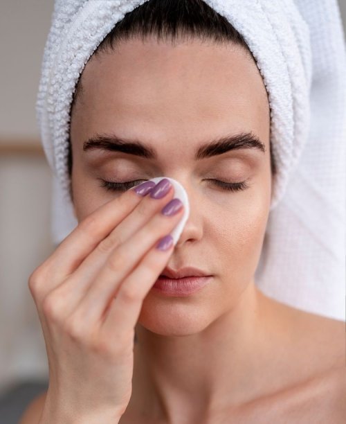 8 Proven Benefits of Witch Hazel for Your Face—Especially If You Have Oily, Acne-Prone, or Sensitive Skin