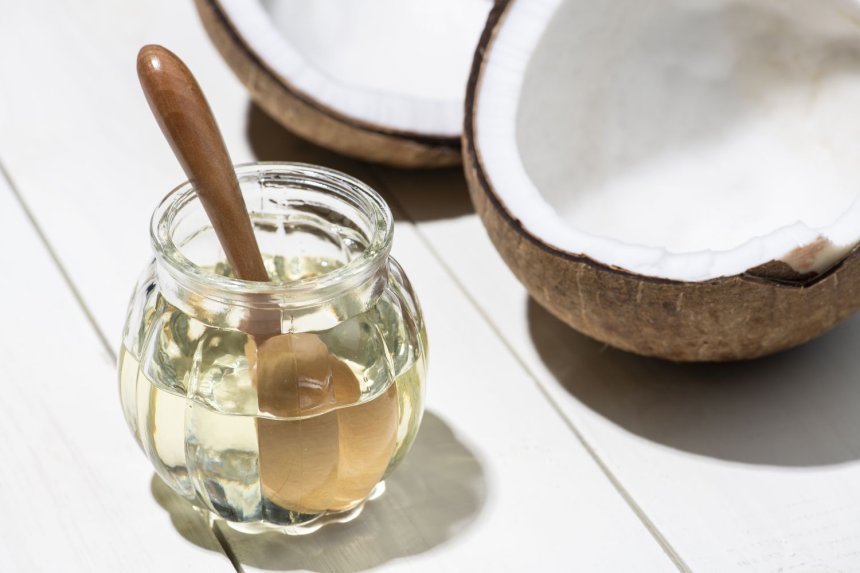 5 Amazing Benefits of Coconut Oil on Face Overnight for Dry Skin