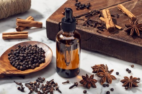 5 Amazing Benefits Of Clove Oil For Dry and itchy Skin