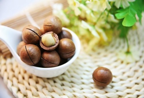5 Amazing Macadamia Oil Benefits for Skin: A Natural Solution for Hydration & Anti-Aging