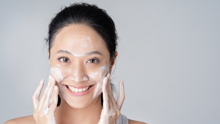 Best 5 Face Washes for Oily Skin and Large Pores: Expert-Approved Picks That Work
